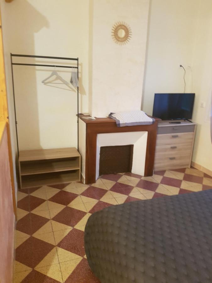 Bed and Breakfast Les Belles Nuits Le Bousquet-d'Orb Екстер'єр фото